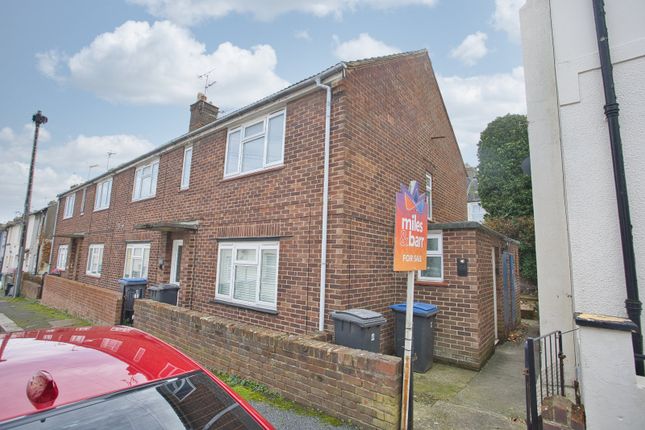 Dickson Road, Dover, Kent, CT17 2 bed flat for sale