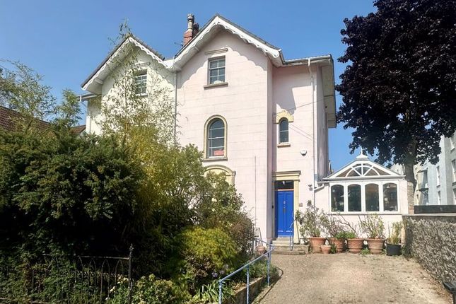 5 bedroom semi-detached house for sale
