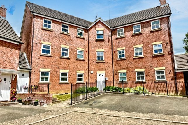 Ickworth Close, Daventry, NN11 8AP 2 bed flat for sale