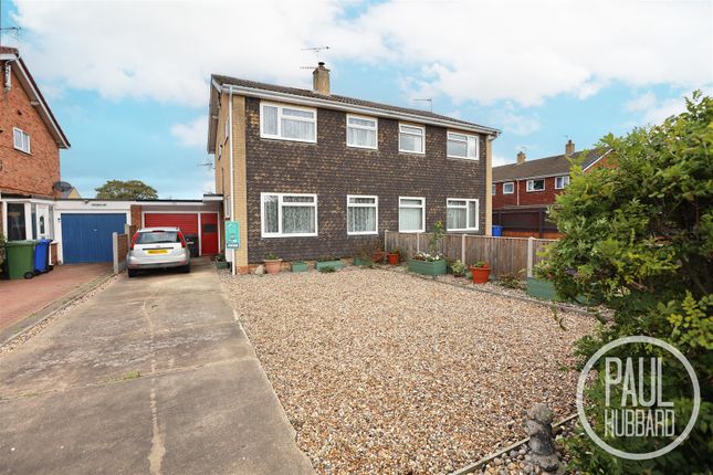 Dell Road, Lowestoft, NR33 3 bed semi