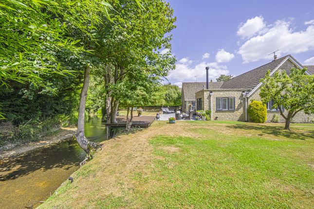 South Cerney 3 bed detached bungalow for sale