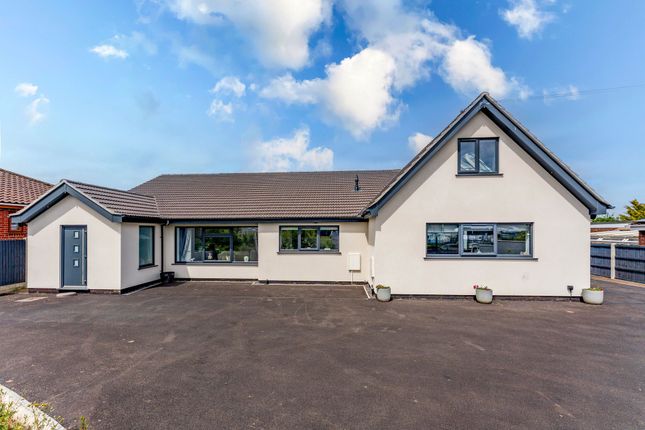 Beccles Road, Bradwell 5 bed detached bungalow for sale