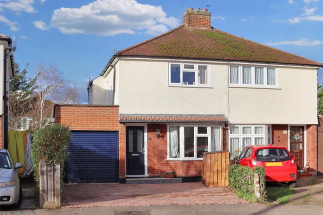 Thrupps Avenue, Hersham Village KT12 2 bed semi
