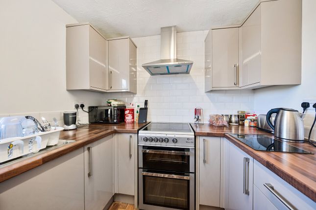 Ascot Court, Aldershot 2 bed flat for sale