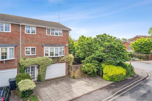 4 bedroom end of terrace house for sale