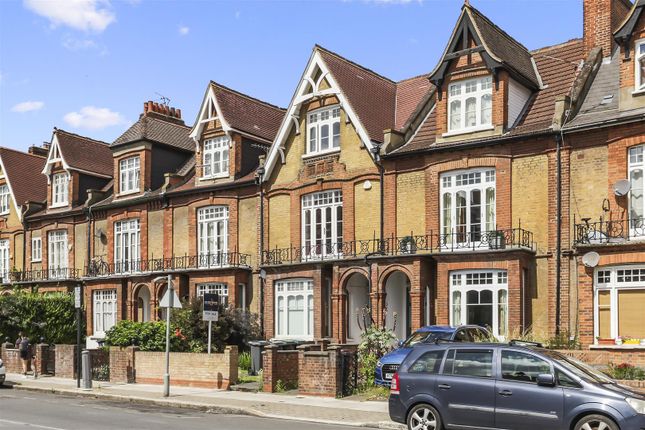 Stapleton Hall Road, Stroud Green 2 bed flat for sale