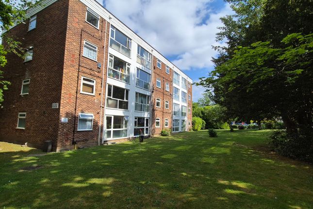 Falcon Court, The Cloisters, Frimley... 2 bed flat for sale