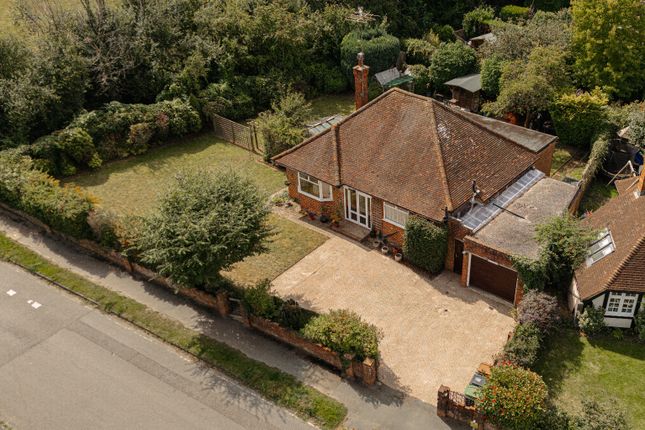 Longfield Road, Dorking, Surrey, RH4 3DF 2 bed detached house for sale