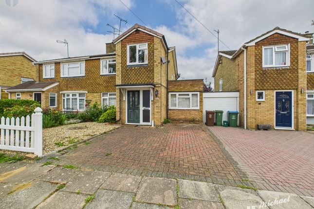 Hawthorn Close, Aylesbury... 4 bed semi