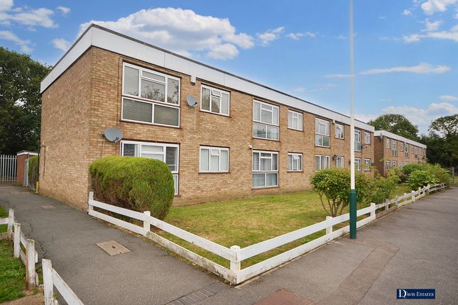 Hamilton Drive, Harold Wood, RM3 1 bed flat for sale