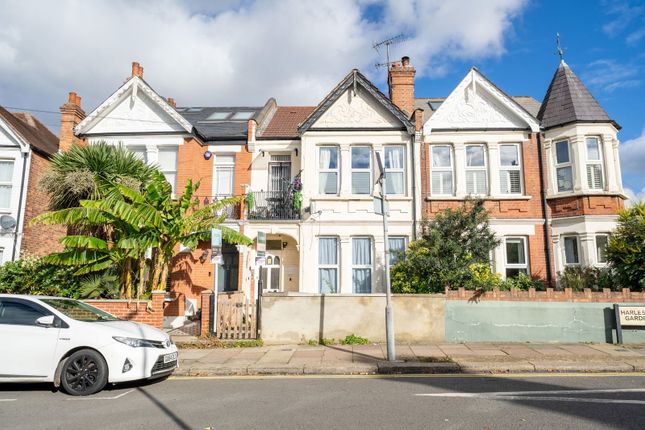 Harlesden Gardens, London, NW10 2 bed ground floor flat for sale