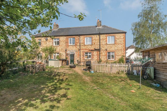 Weydon Farm Lane, Farnham, GU9 5 bed semi