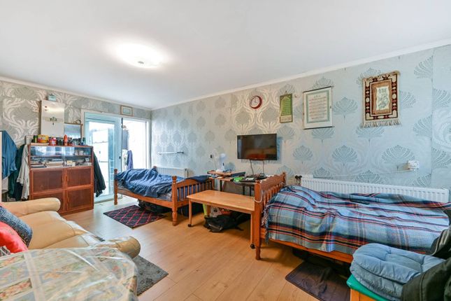 Lovat Walk, Heston, Hounslow, TW5 1 bed bungalow for sale