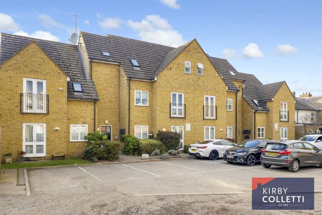 Brocket Court, Hoddesdon, Hertfordshire 2 bed flat for sale