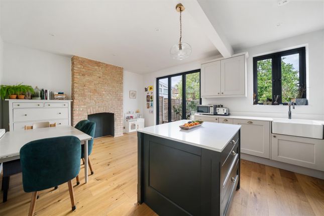 Byron Avenue, Motspur Park KT3 3 bed terraced house for sale