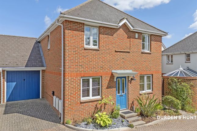 St. Nicholas Place, Loughton, IG10 3 bed detached house for sale