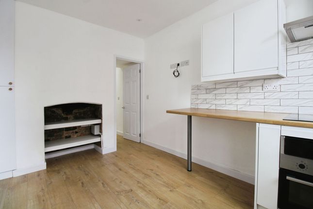 London Road, Marlborough, SN8 1 bed flat for sale