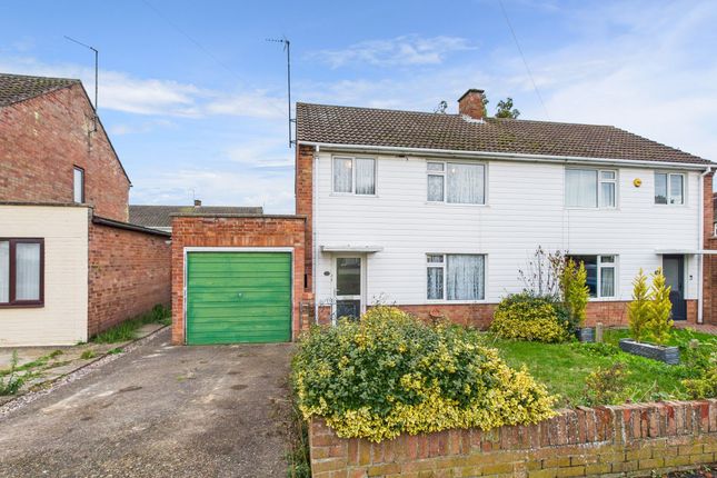 Fairey Avenue, Godmanchester... 3 bed semi