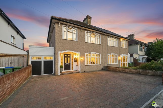 MAYFAIR AVENUE, BEXLEYHEATH, DA7 3 bed semi