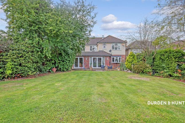 Nelwyn Avenue, Emerson Park, RM11 5 bed detached house for sale