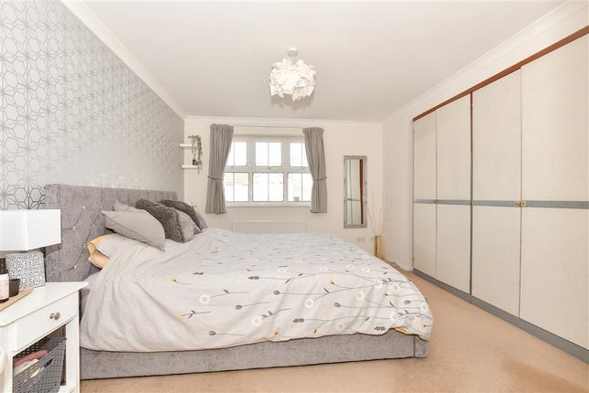 Cliffside Drive, Broadstairs, Kent 4 bed detached house for sale