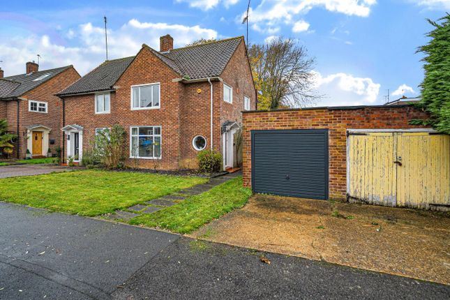 Clintons Green, Bracknell, Berkshire 3 bed semi