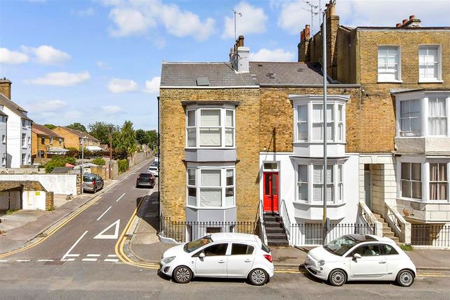 5 bedroom end of terrace house for sale