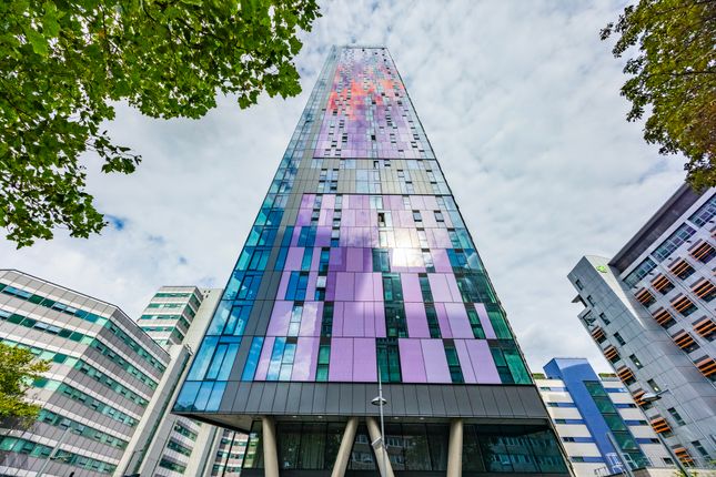 Saffron Central Square, Croydon CR0 3 bed flat for sale