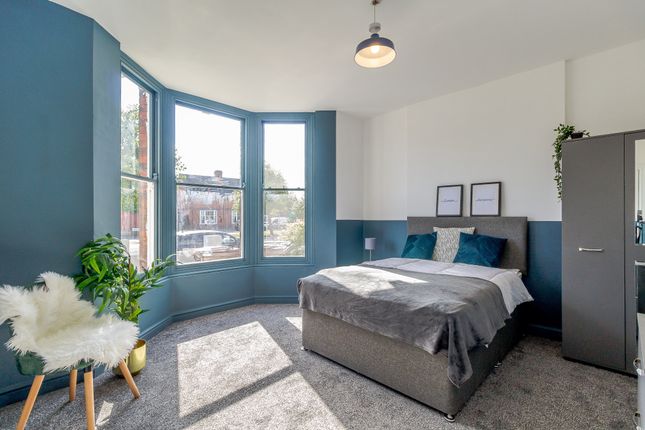 5 bed semi-detached house