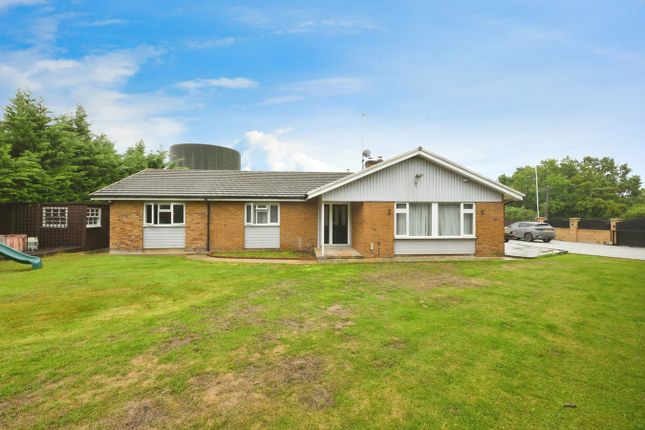 Hoe Lane, Waltham Abbey EN9 3 bed detached bungalow for sale