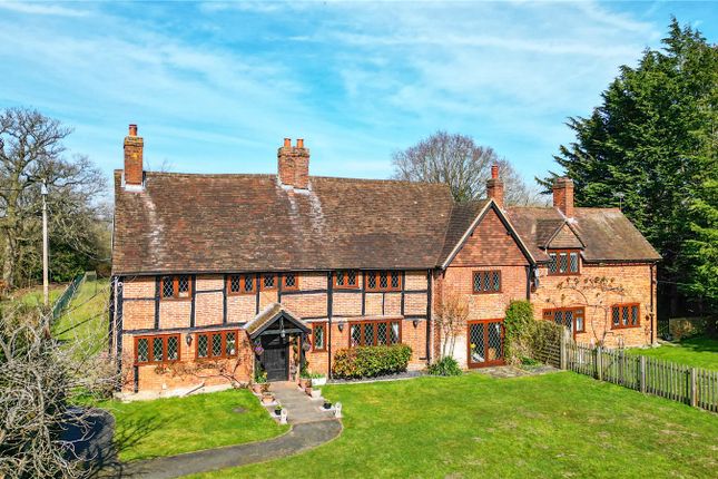Warren House Road, Berkshire RG40 6 bed detached house for sale