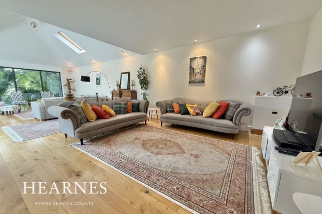 6 bedroom detached house for sale