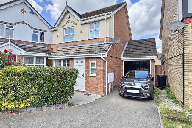 Bridport Way, Braintree 3 bed detached house for sale