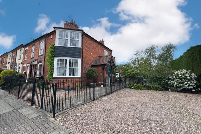 3 bed link detached house