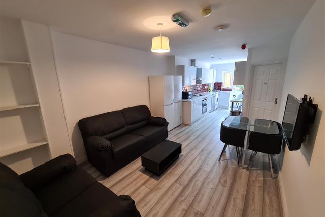 6 bedroom end of terrace house for sale