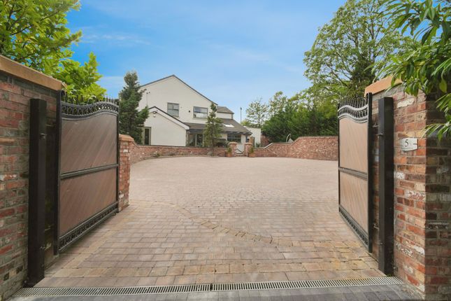 Stoneclough Road, Bolton BL4 4 bed semi