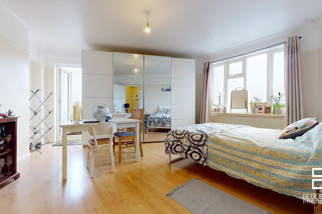 Streatham High Road, Streatham 1 bed flat for sale