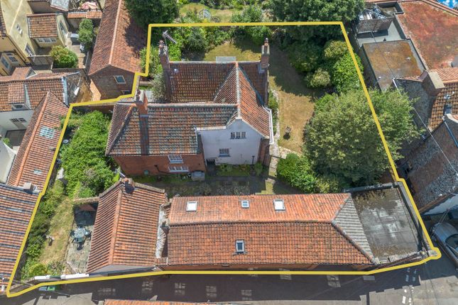 6 bedroom detached house for sale