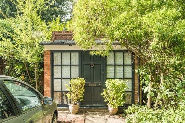 Grayswood Road, Haslemere, Surrey, GU27 2 bed flat for sale