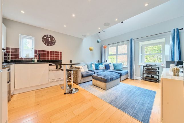 Kinburn Street, London, SE16 2 bed flat for sale