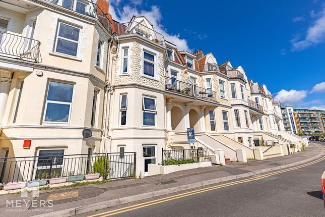14 Undercliff Road, Bournemouth, BH5 2 bed apartment for sale