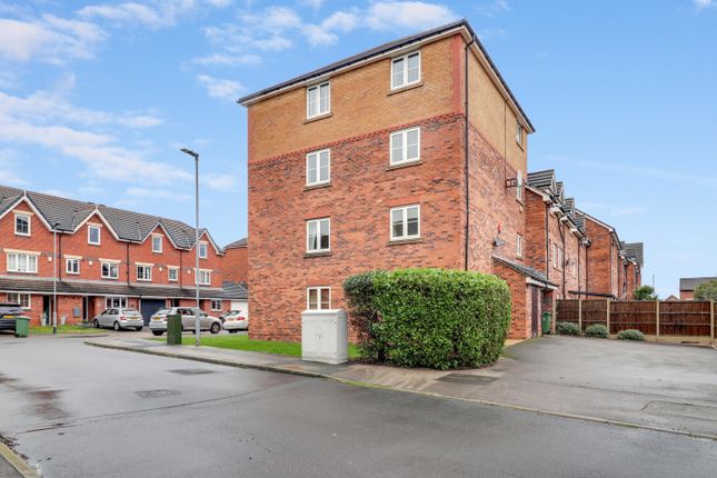 Moorcroft, Ossett, West Yorkshire, WF5 2 bed flat for sale