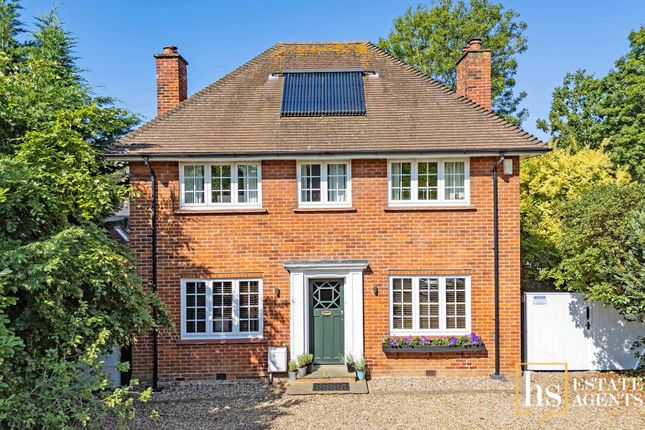 Hillside Walk, Brentwood CM14 5 bed detached house for sale