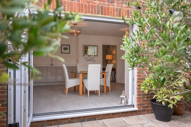 Sycamore Road, Cranleigh, GU6 4 bed detached house for sale