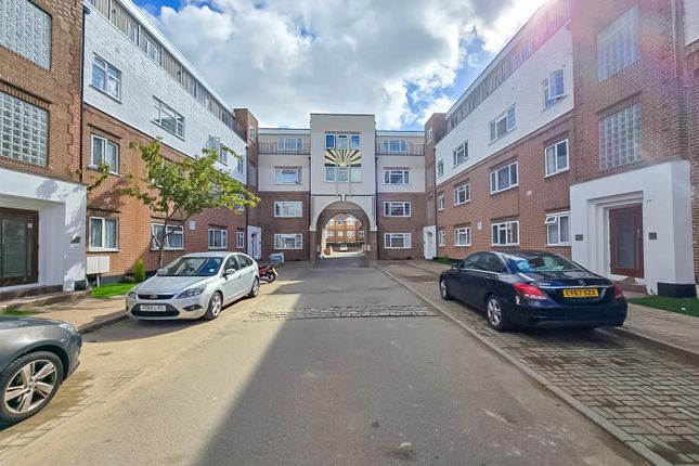 Lady Margaret Road, Southall UB1 2 bed flat for sale