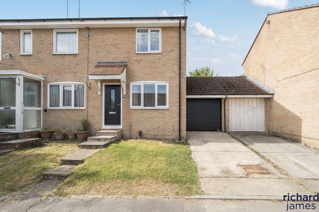 Locksgreen Crescent, Haydon Wick... 2 bed semi