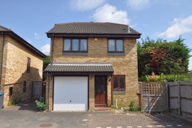 Juniper Close, Chessington 3 bed detached house for sale
