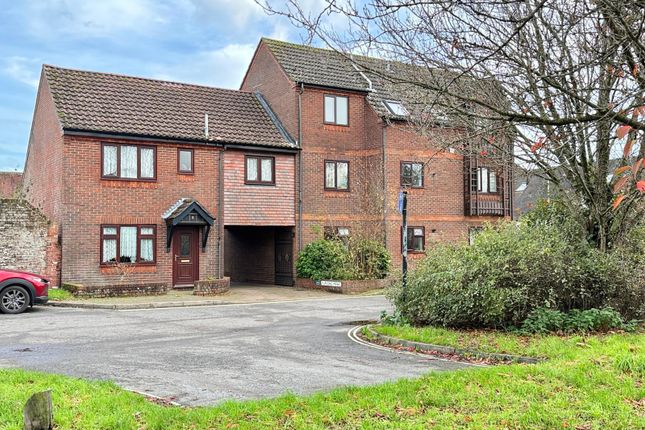 Furlong Mews, Ringwood, BH24 1HF 2 bed flat for sale