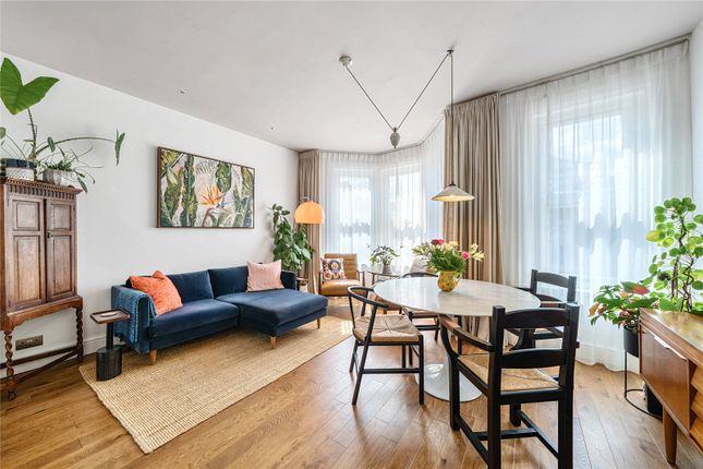 3 bedroom flat for sale