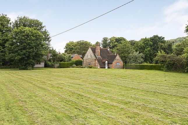 2 bedroom detached house for sale